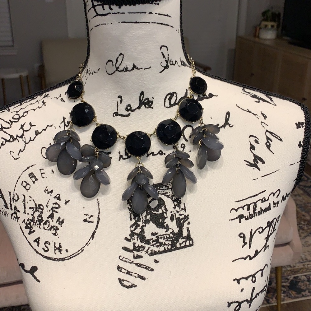 Five Beautiful statement necklaces - Picture 4 of 8